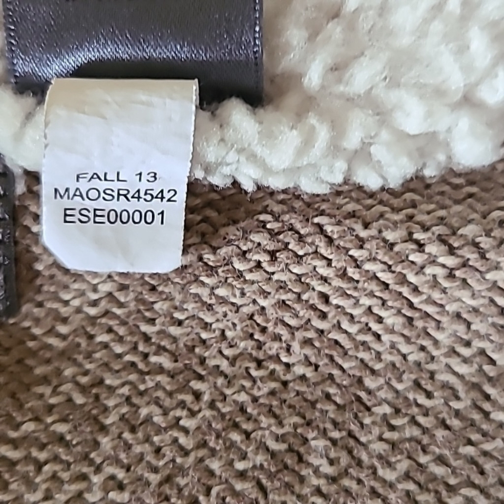 Oscar De LA Renta men's Sherpa collar sweater. Size M. Tan Henley knit.(#592) - Picture 10 of 13
